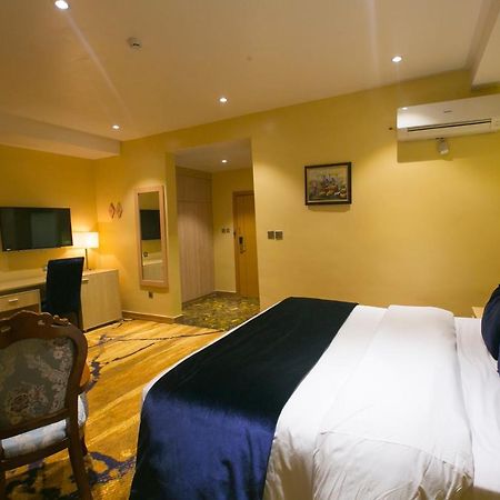 Bon Hotel Elvis Mobushipe Екстериор снимка