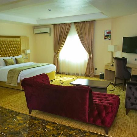 Bon Hotel Elvis Mobushipe Екстериор снимка