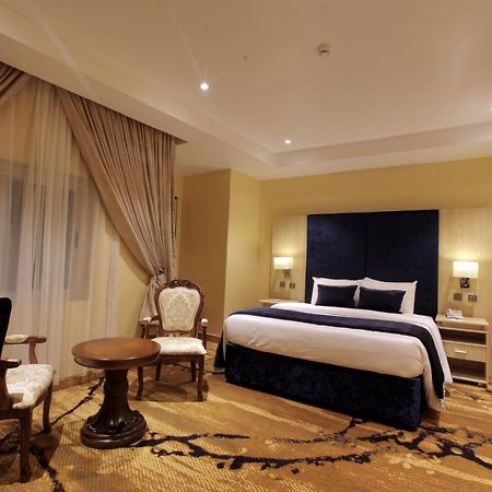 Bon Hotel Elvis Mobushipe Екстериор снимка
