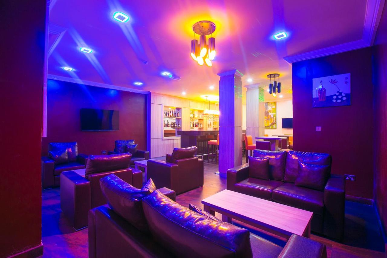 Bon Hotel Elvis Mobushipe Екстериор снимка