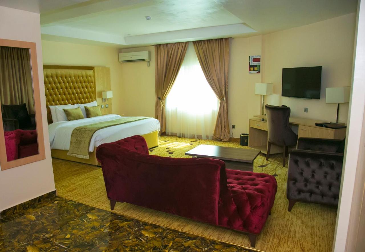 Bon Hotel Elvis Mobushipe Екстериор снимка