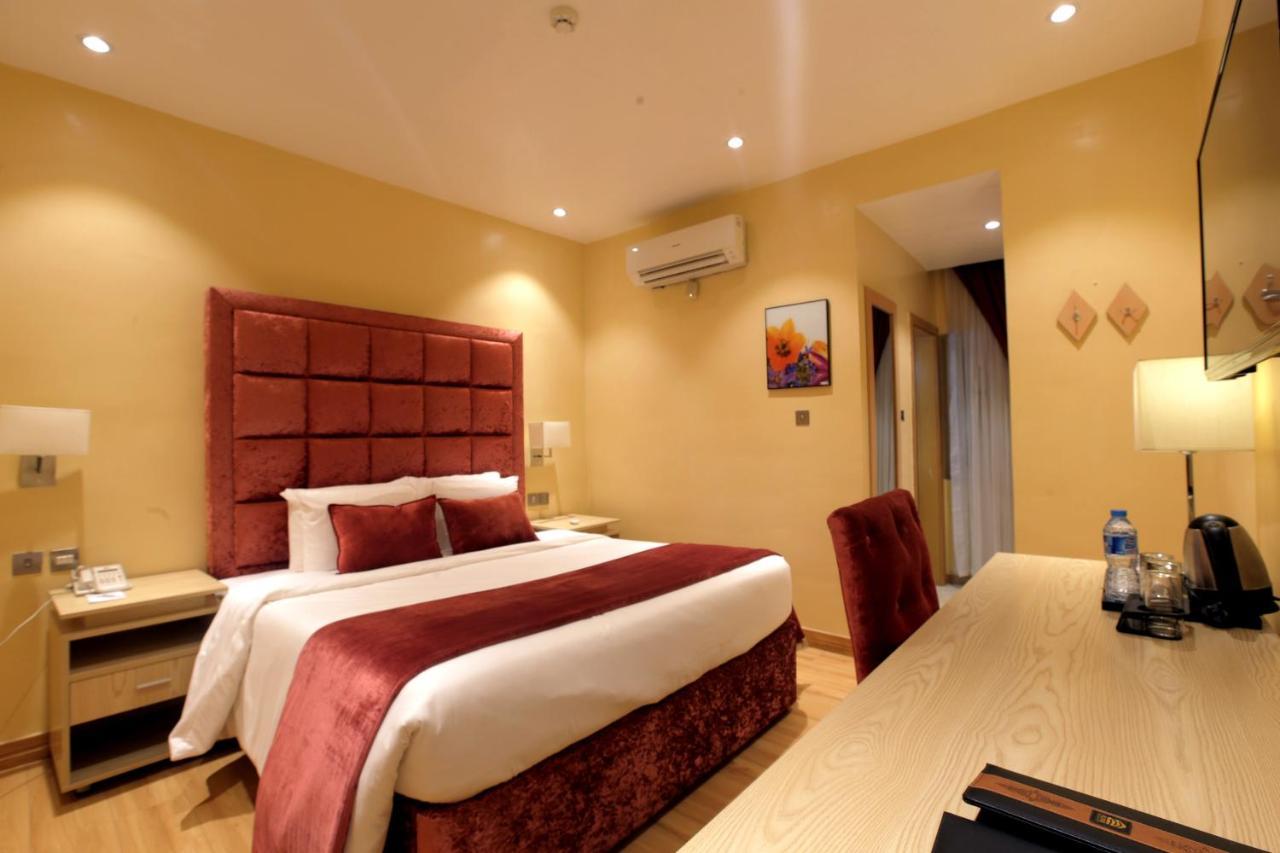 Bon Hotel Elvis Mobushipe Екстериор снимка