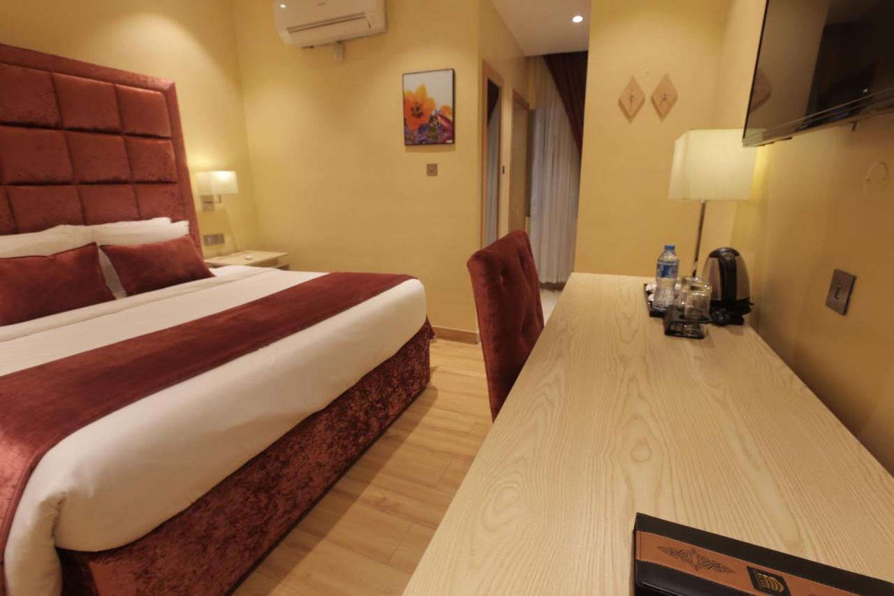Bon Hotel Elvis Mobushipe Екстериор снимка