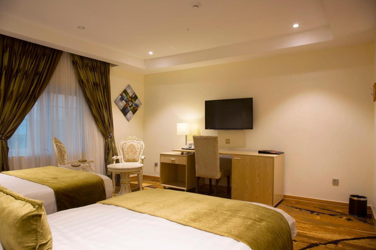 Bon Hotel Elvis Mobushipe Екстериор снимка