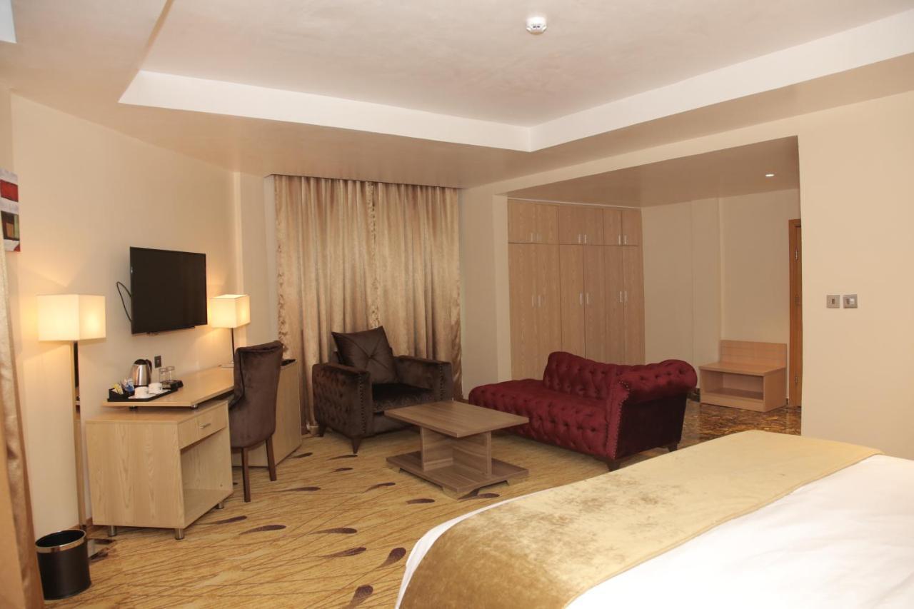 Bon Hotel Elvis Mobushipe Екстериор снимка
