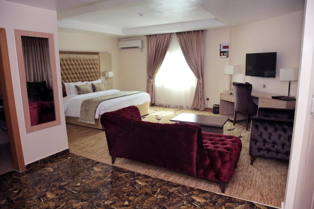 Bon Hotel Elvis Mobushipe Екстериор снимка