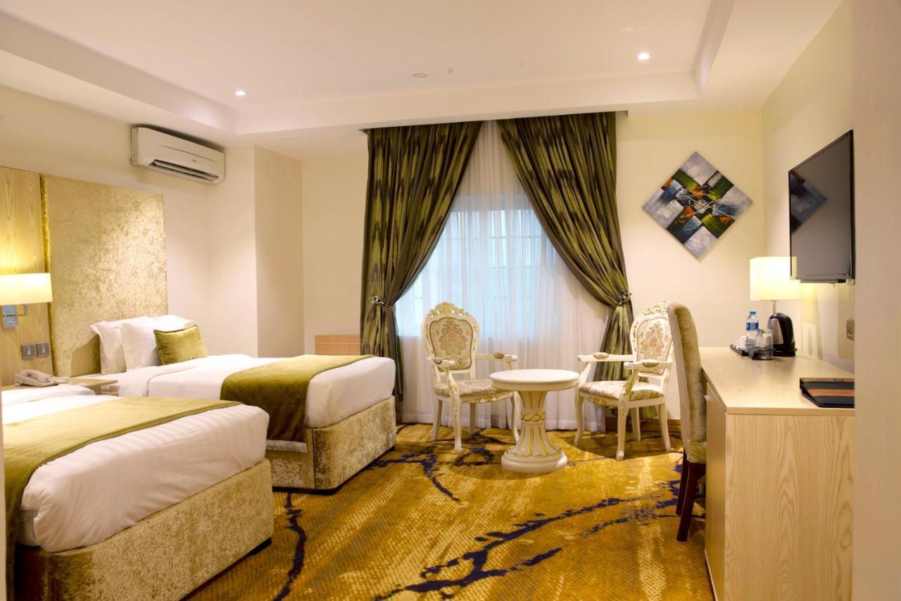 Bon Hotel Elvis Mobushipe Екстериор снимка